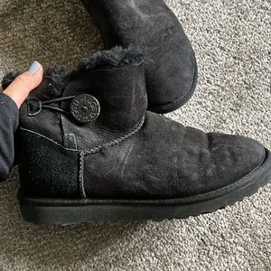 UGG black mini Bailey button size 9.